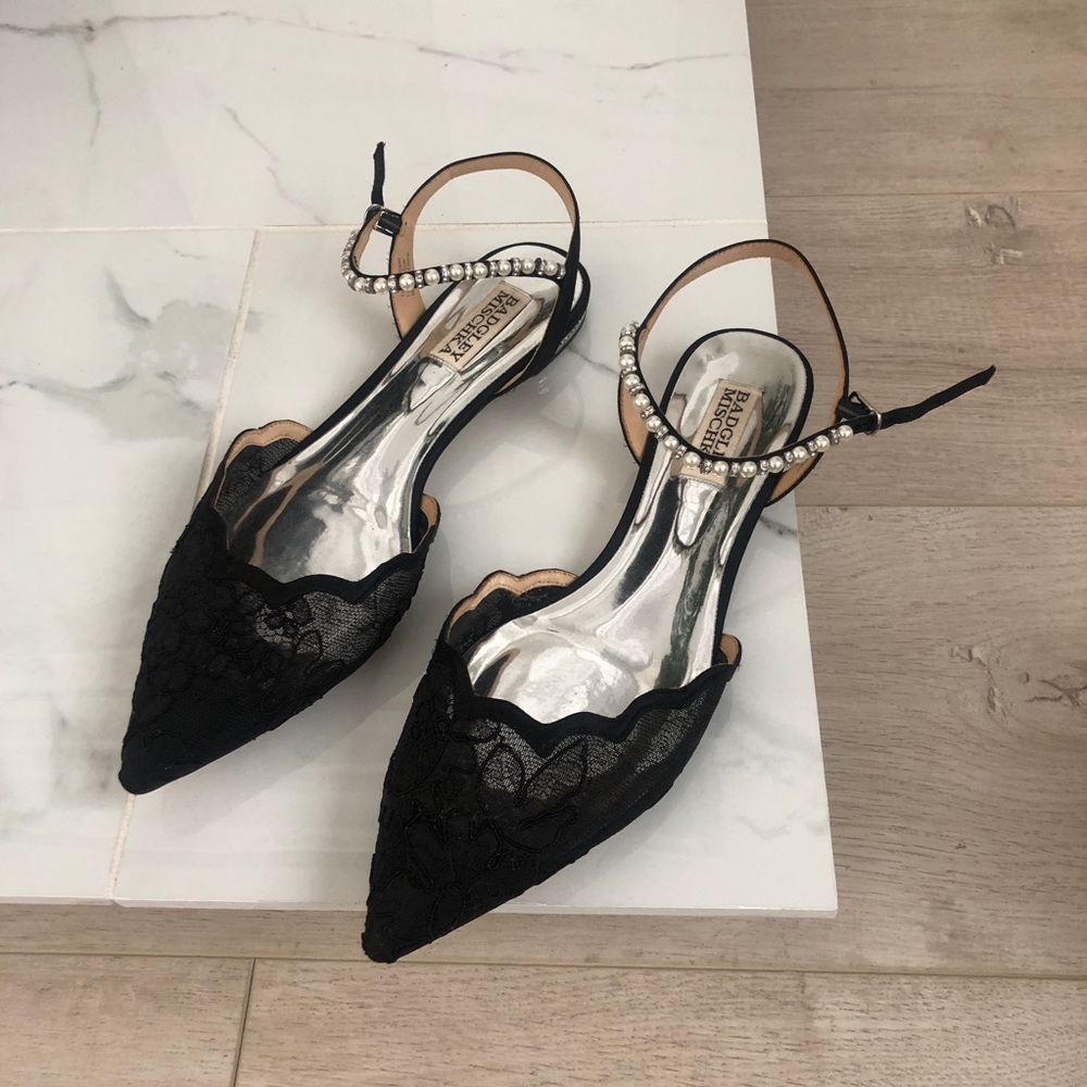 Badgley Mischka Lace Black and Pearl flats